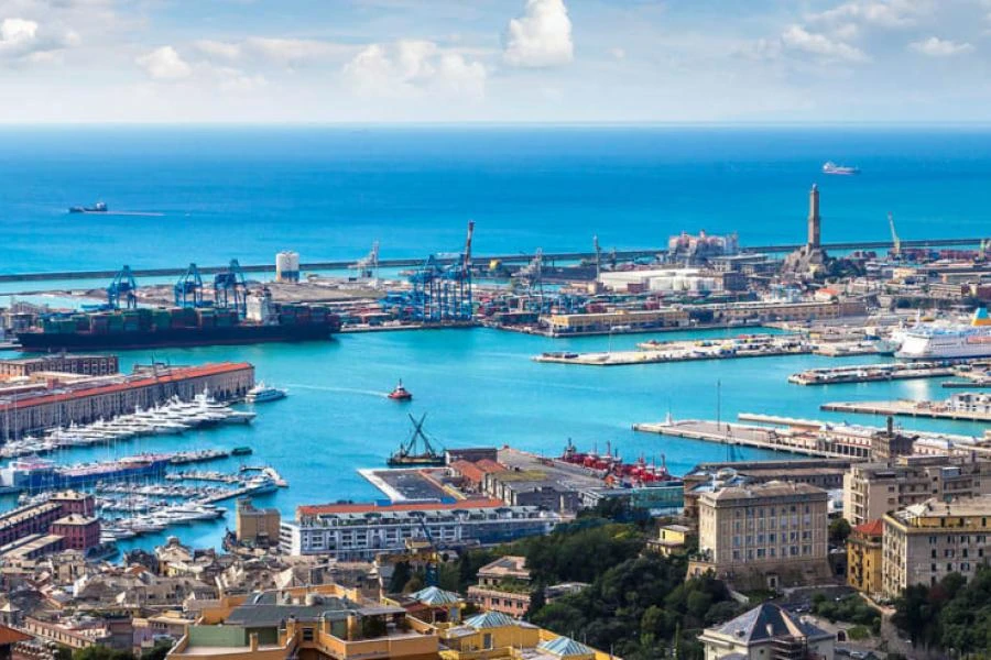 Vista del Porto di Genova