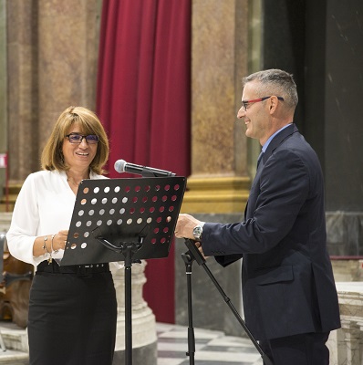 Il saluto della rappresentante del personale TABS Antonella Bonfà con lo speaker della cerimonia, Teobaldo Boccadifuoco