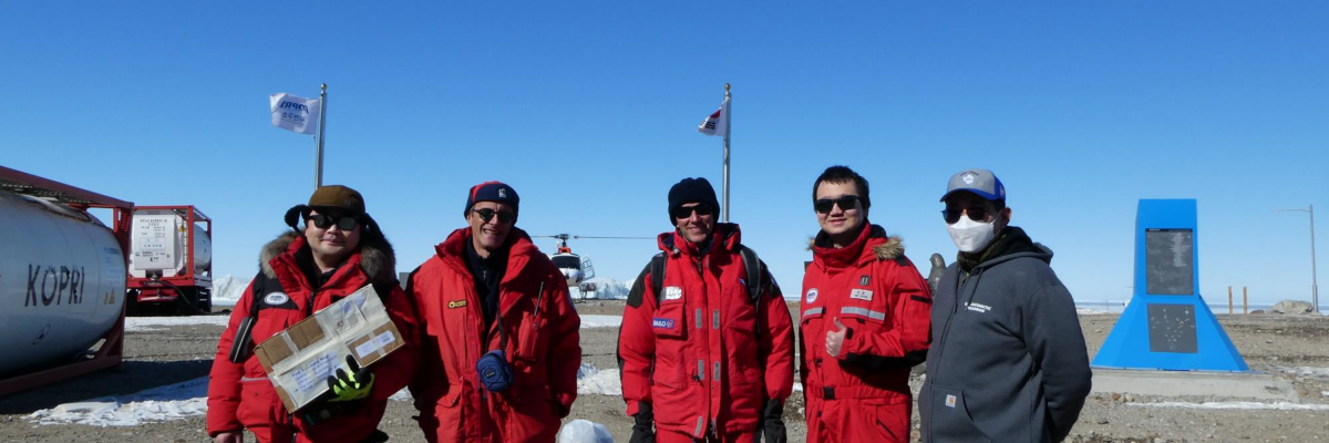 Emanuele Magi e ricercatori in Antartide