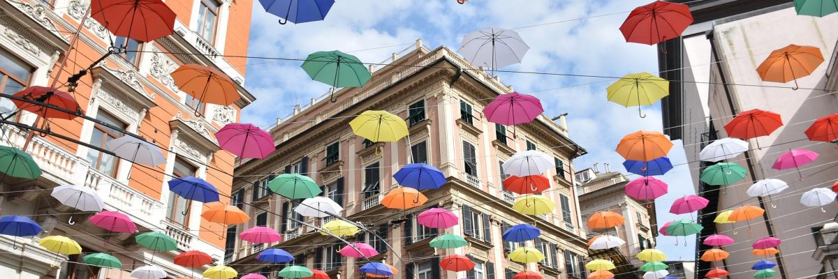 Genova ombrelli colorati
