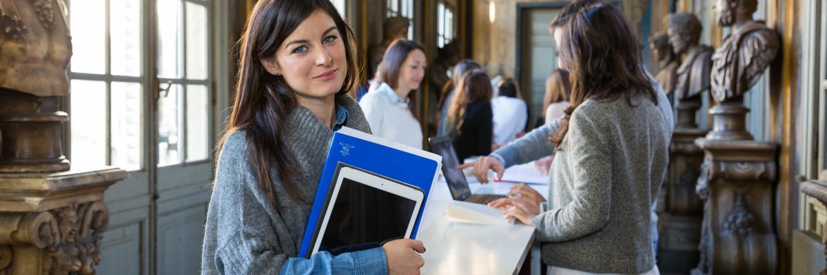 Studentessa a Balbi 4